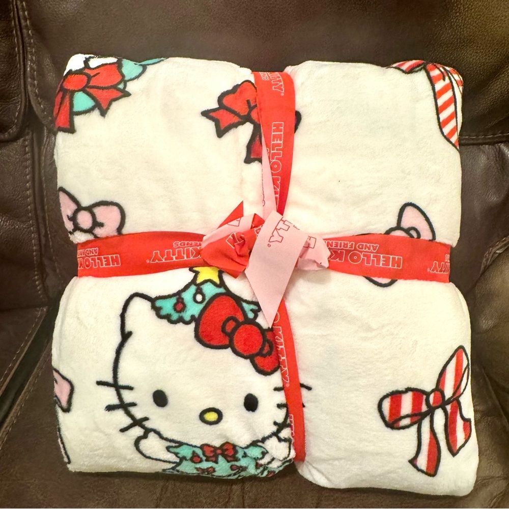 Hello Kitty Christmas Tree Dress & Wreaths Full/Queen Plush Christmas Blanket